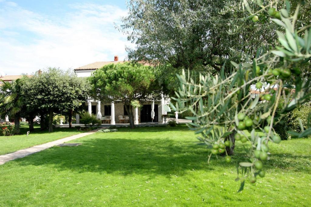 Apartments Bella Vista Umag Bagian luar foto