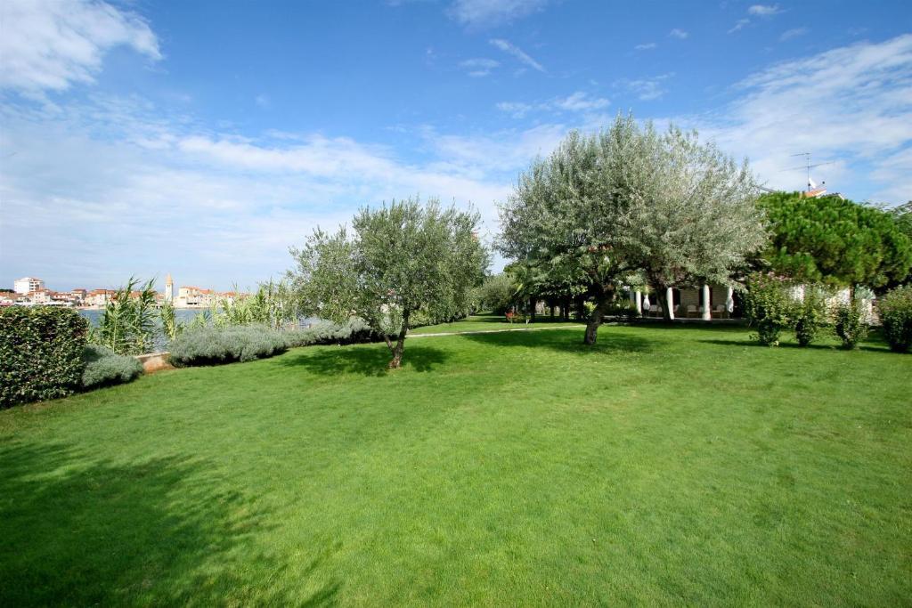 Apartments Bella Vista Umag Bagian luar foto