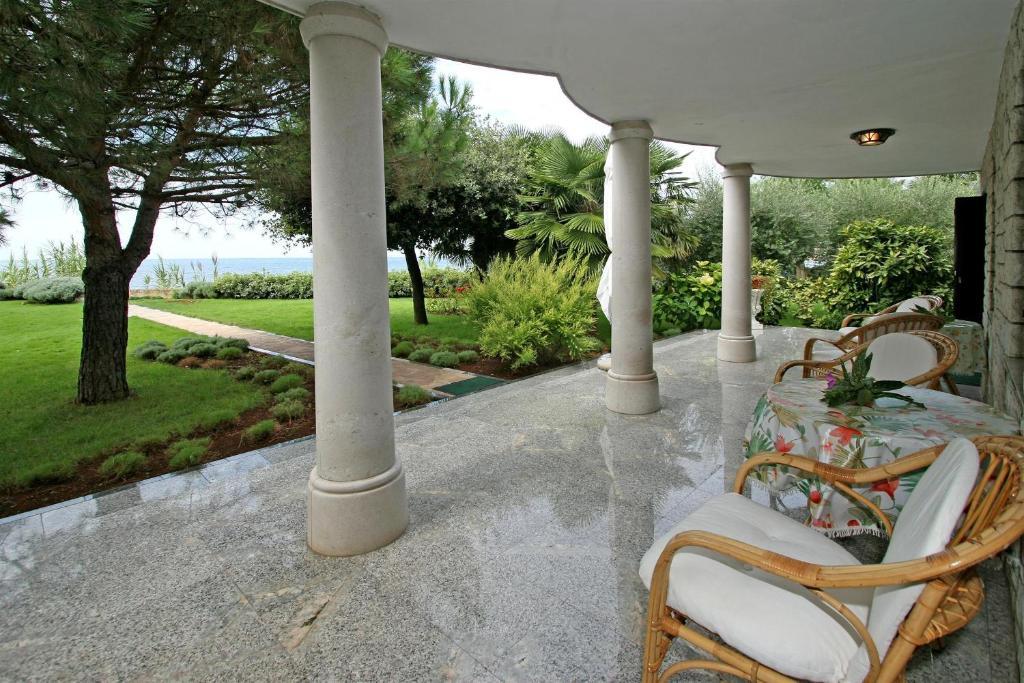 Apartments Bella Vista Umag Bagian luar foto