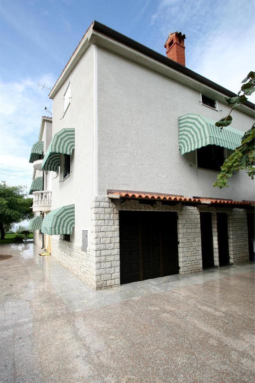 Apartments Bella Vista Umag Bagian luar foto