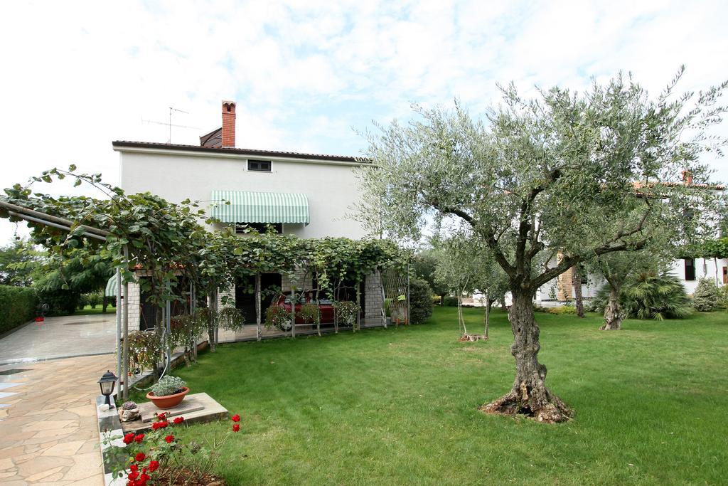Apartments Bella Vista Umag Bagian luar foto