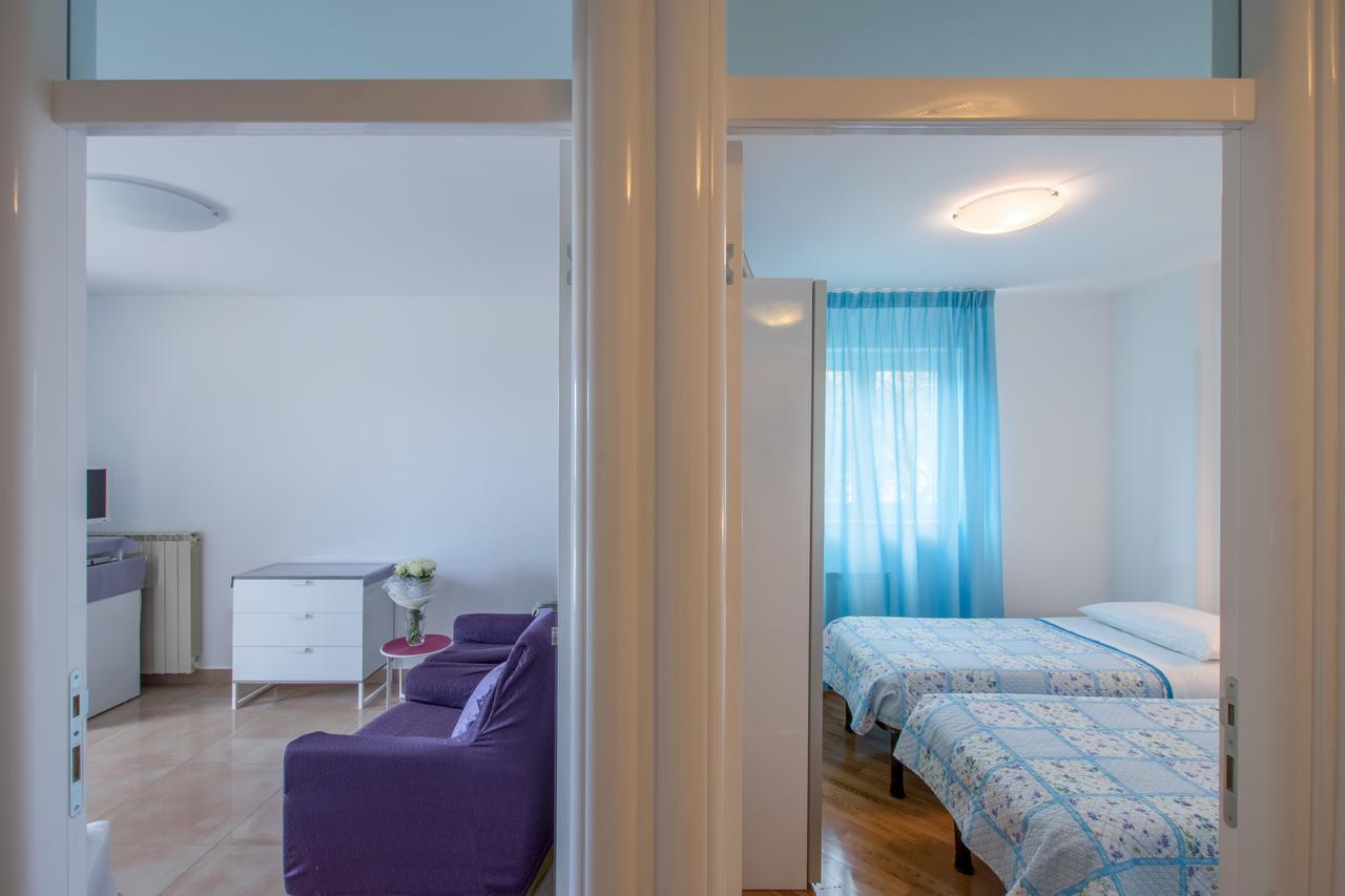 Apartments Bella Vista Umag Bagian luar foto