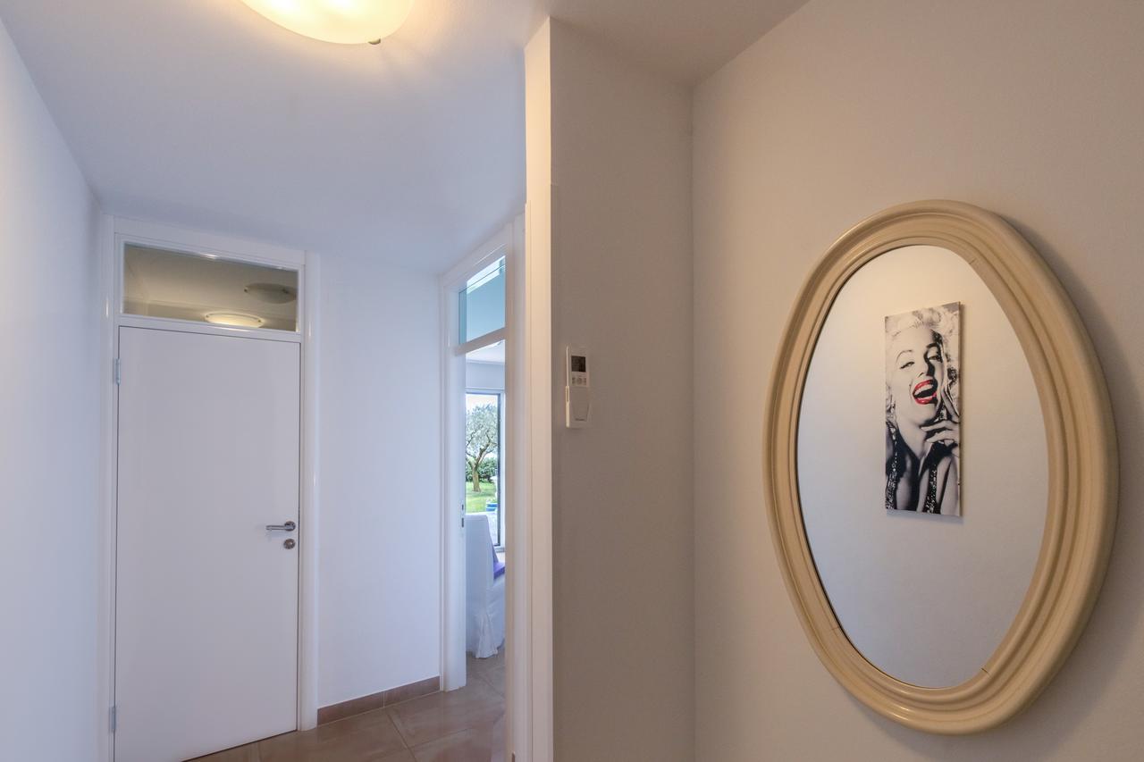 Apartments Bella Vista Umag Bagian luar foto