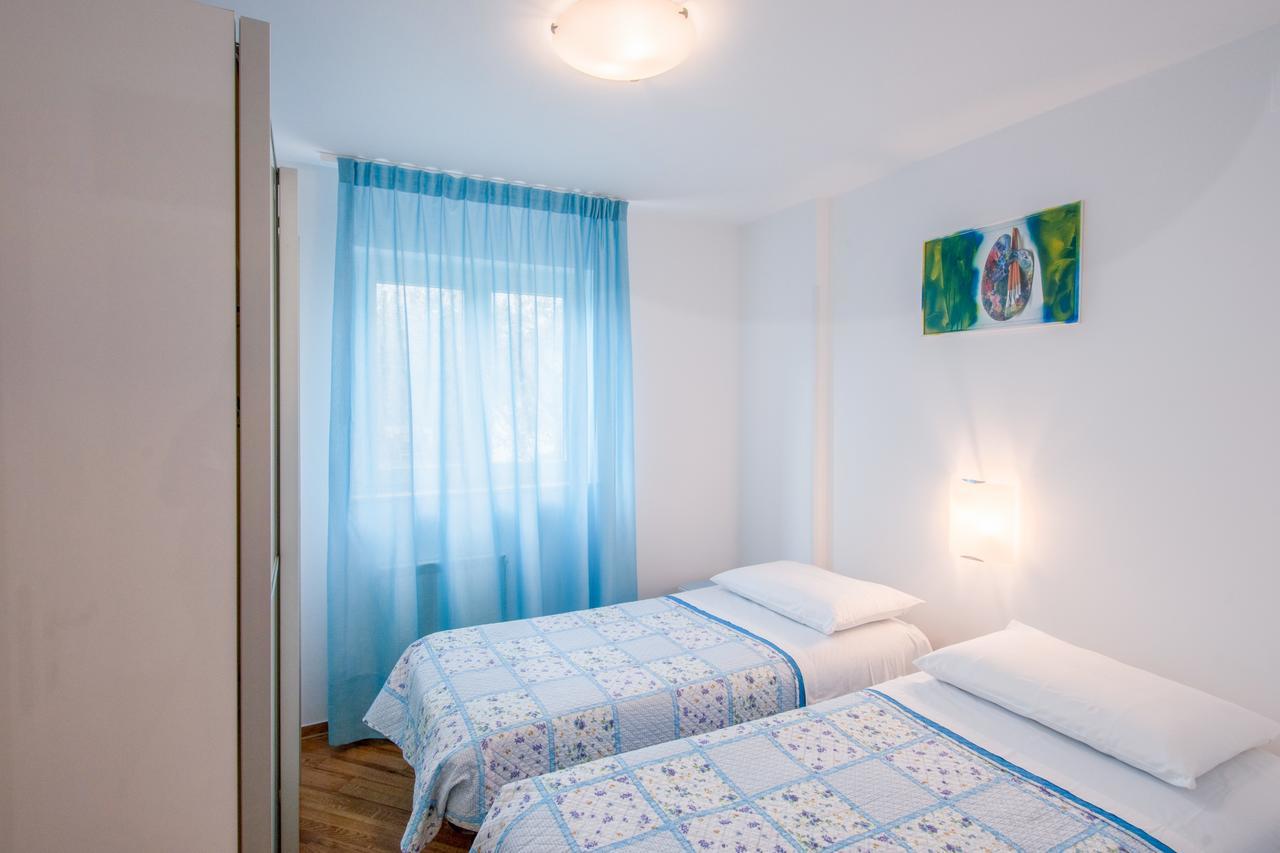 Apartments Bella Vista Umag Bagian luar foto