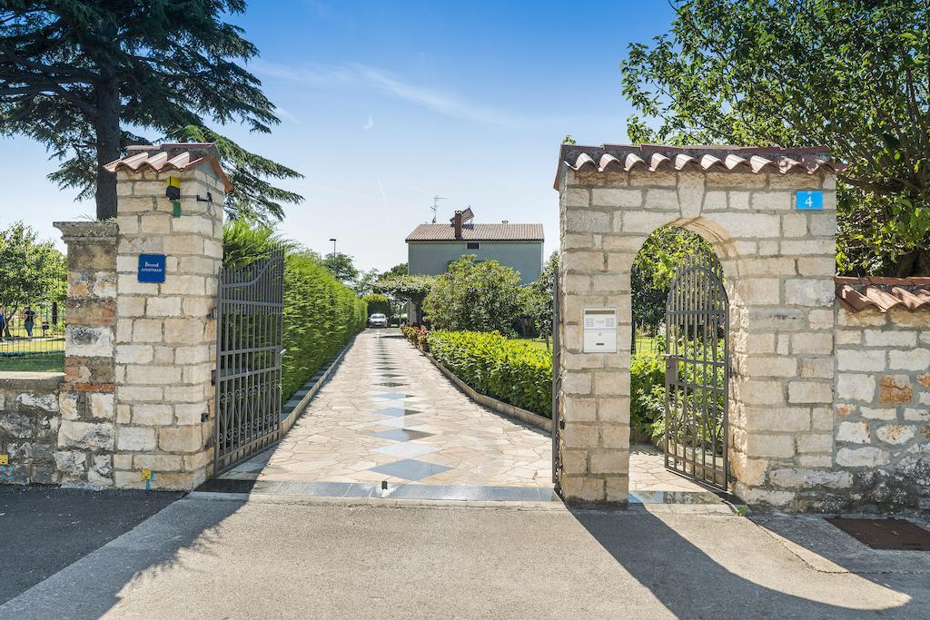 Apartments Bella Vista Umag Bagian luar foto